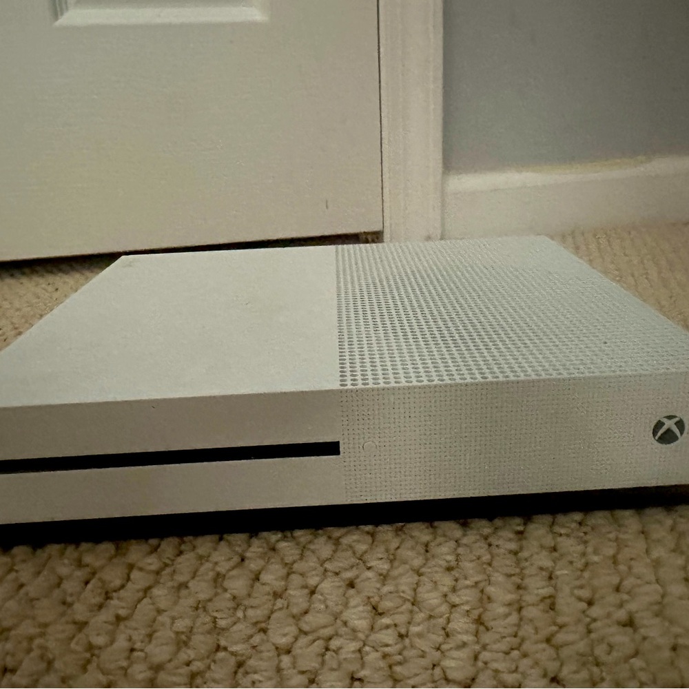 Barely used Xbox one s
